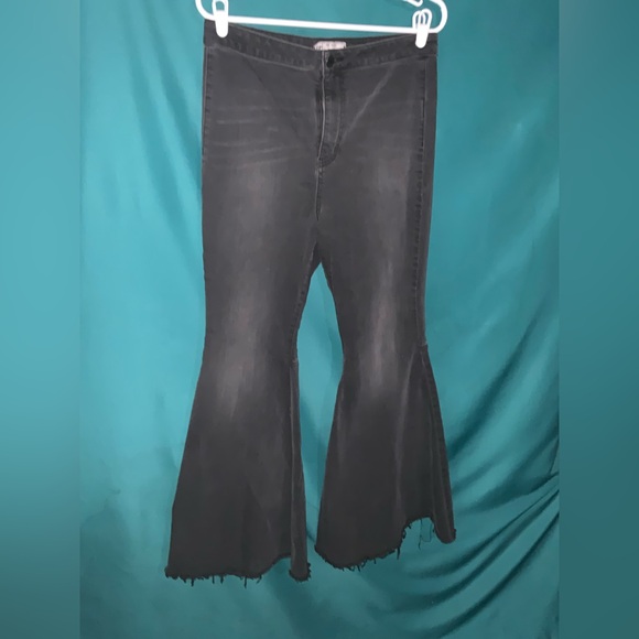 Free People High Rise Charcoal Black Denim Jeans with Flared legs, size 31, EUC - Picture 1 of 3